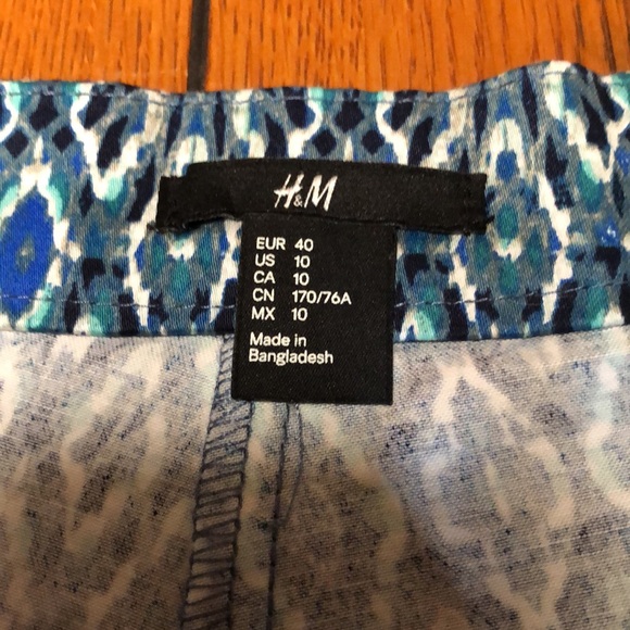 H&M geometrical print Chino style shorts size 10 - Picture 4 of 8